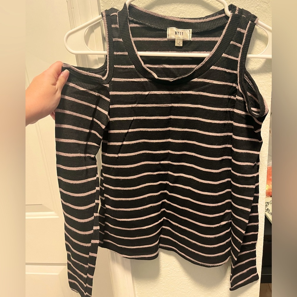 Long sleeve shirt with shoulder cut outs